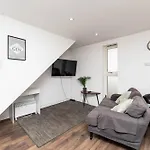 Spacious 2br Duplex - 2baths - 1min Walk To Arena & Nightlife *
