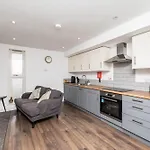 Spacious 2br Duplex - 2baths - 1min Walk To Arena & Nightlife Leeds (West Yorkshire)