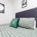 Spacious 2br Duplex - 2baths - 1min Walk To Arena & Nightlife *