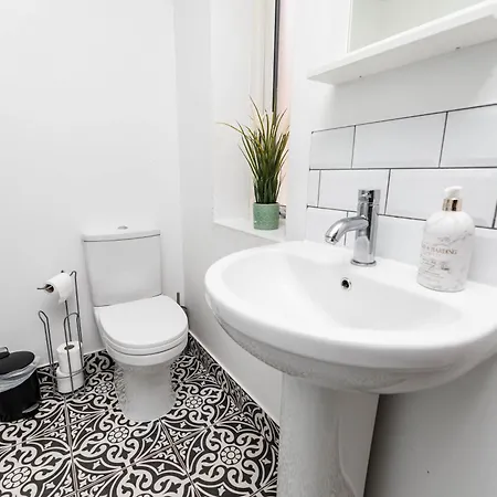 2 Bedroom Centre House With Ensuite Next To Music Arena * Leeds (West Yorkshire)