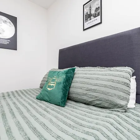 Spacious 2br Duplex - 2baths - 1min Walk To Arena & Nightlife *