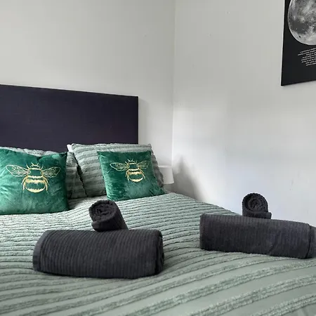Spacious 2br Duplex - 2baths - 1min Walk To Arena & Nightlife Apartamento
