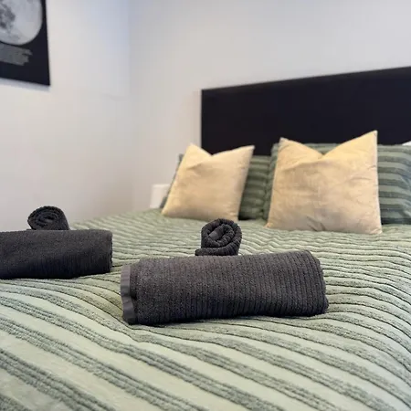 Apartamento Spacious 2br Duplex - 2baths - 1min Walk To Arena & Nightlife